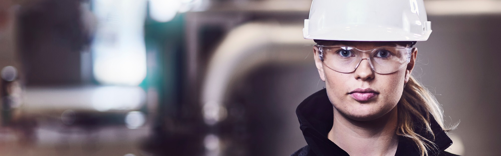 Hero_banner_woman_hard_hat_new